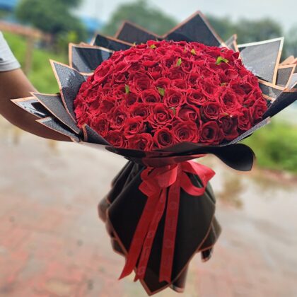 Luxury 100 Red Roses